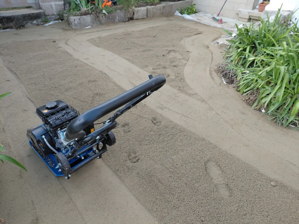 Terrassement en vue de pose de pavés